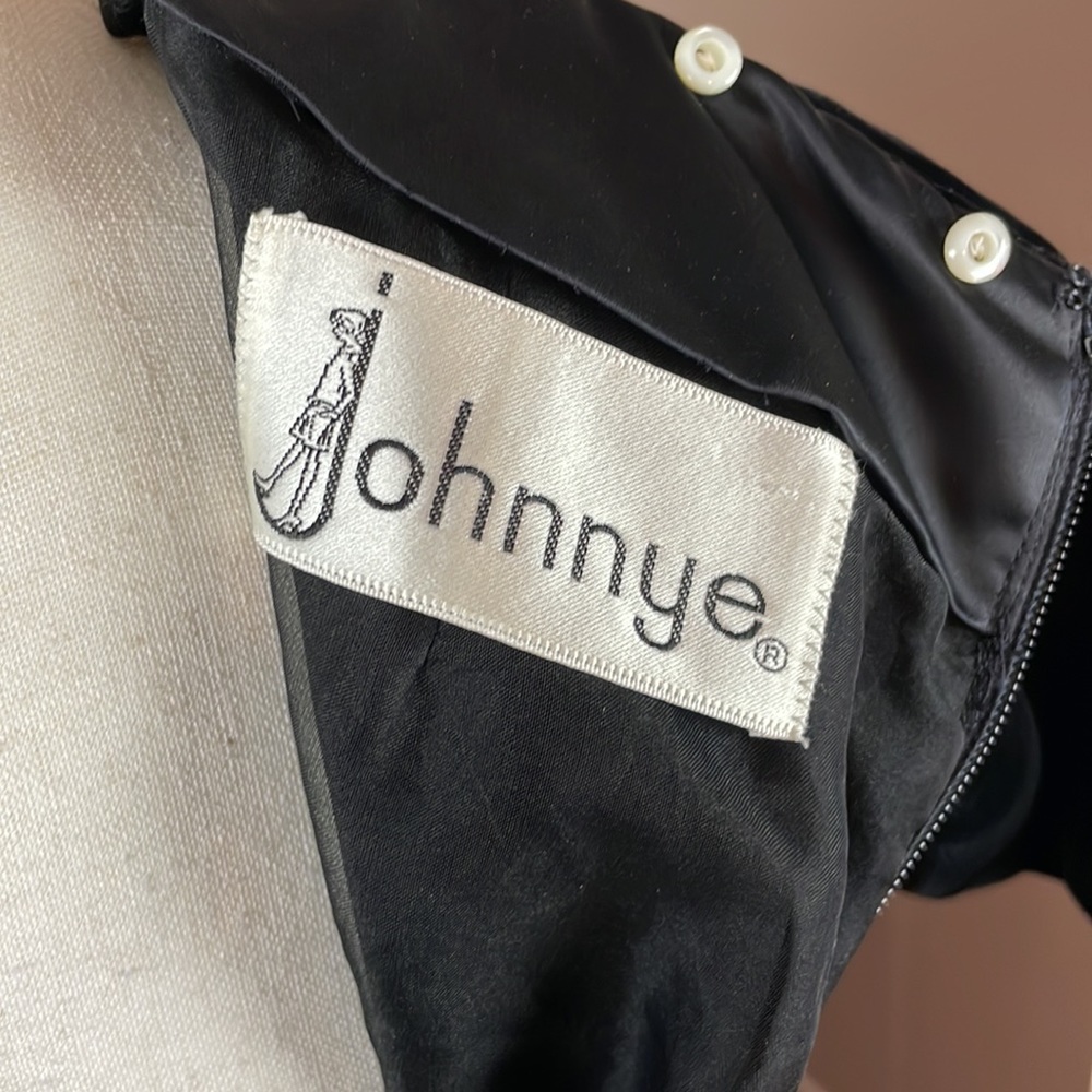Vintage Johnnye velvet dress - Picture 4 of 5